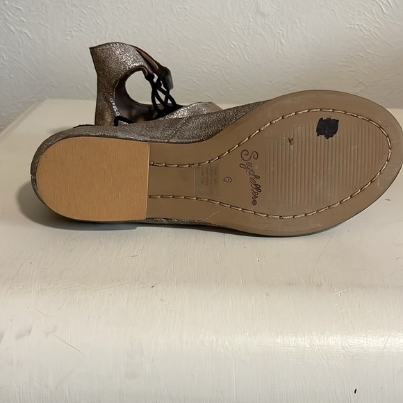 Silver metallic sandals - never worn - Picture 5 of 6